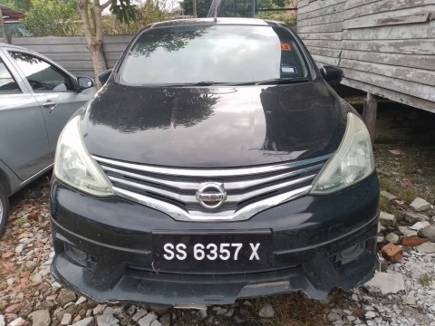 NISSAN GRAND LIVINA 1.6 AT