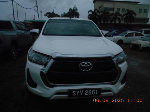 TOYOTA HILUX D/C 2.4G MT 4X4