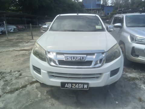 ISUZU DMAX 2.5L 4X4 M/T DC