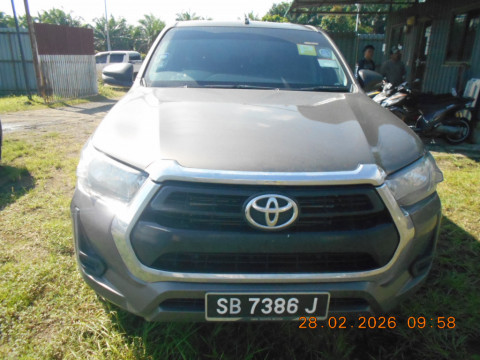 TOYOTA HILUX 2.4