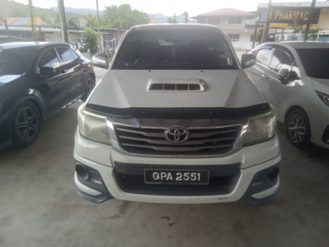 TOYOTA HILUX 3.0