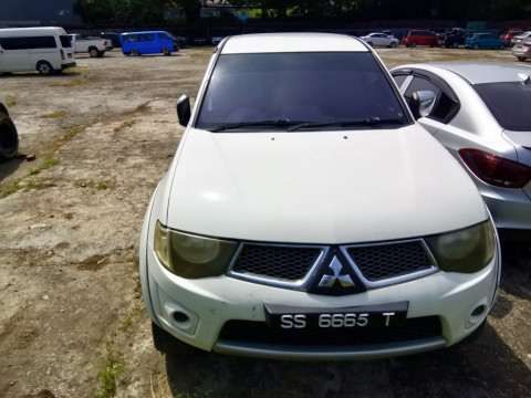 MITSUBISHI TRITON 2.5