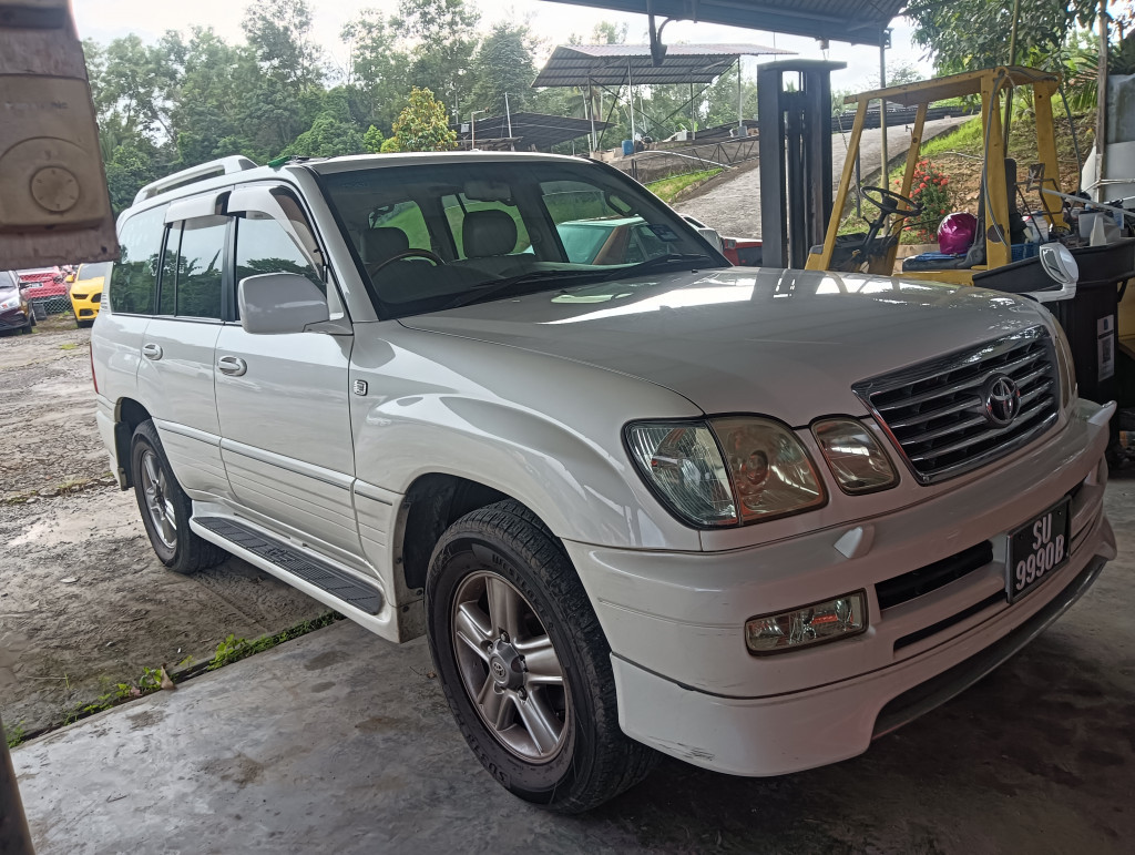 TOYOTA GH-UZJ100W