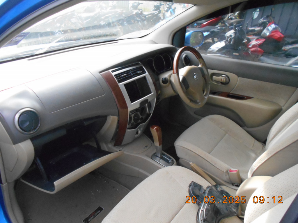 NISSAN GRAND LIVINA AUTO