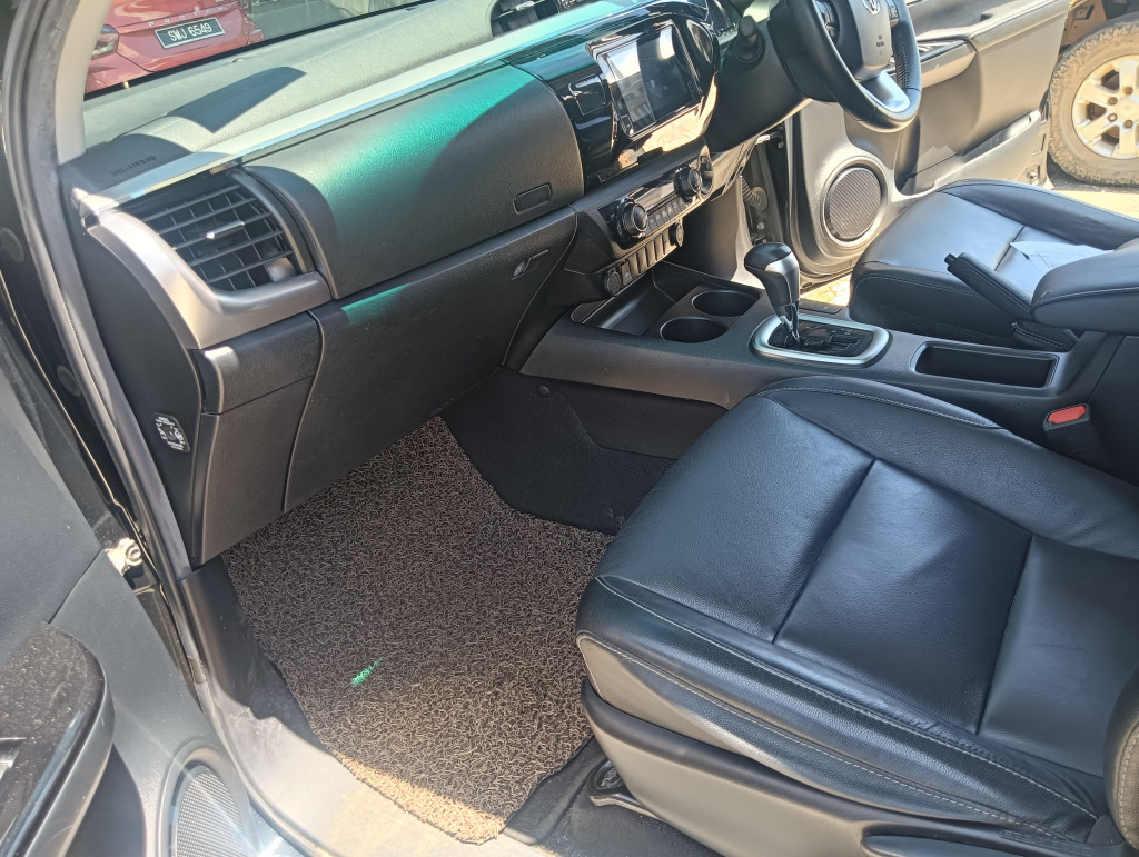 TOYOTA HILUX D/C 2.4V AT 4X4