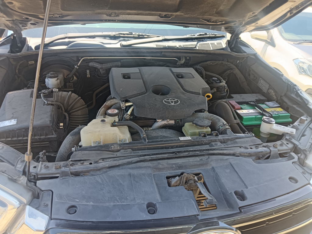 TOYOTA HILUX D/C 2.4V AT 4X4