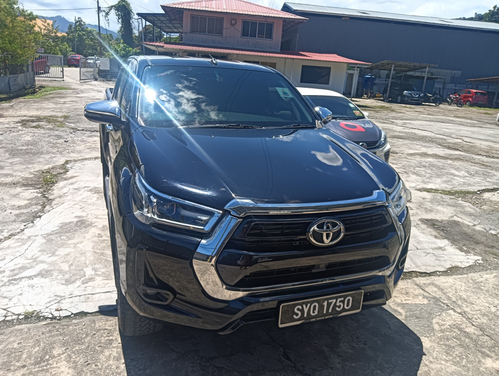 TOYOTA HILUX D/C 2.4V AT 4X4