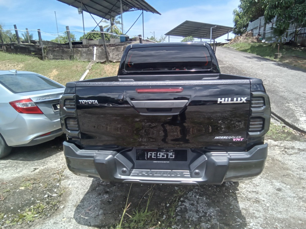 TOYOTA HILUX D/CAB 2.8 BLACK EDITION AT 4X4