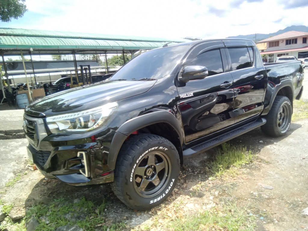 TOYOTA HILUX D/CAB 2.8 BLACK EDITION AT 4X4