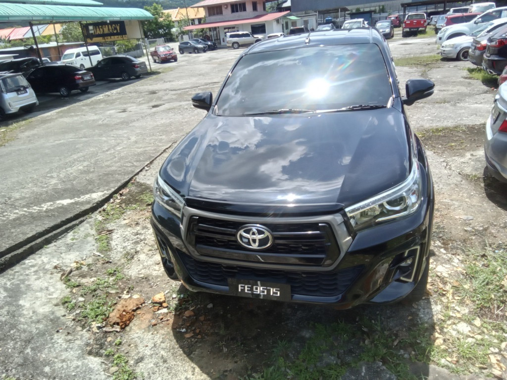 TOYOTA HILUX D/CAB 2.8 BLACK EDITION AT 4X4