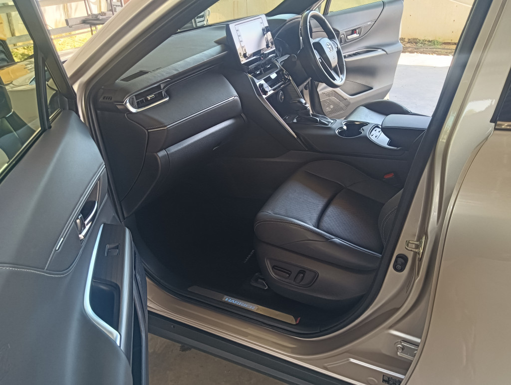 TOYOTA HARRIER 2.0
