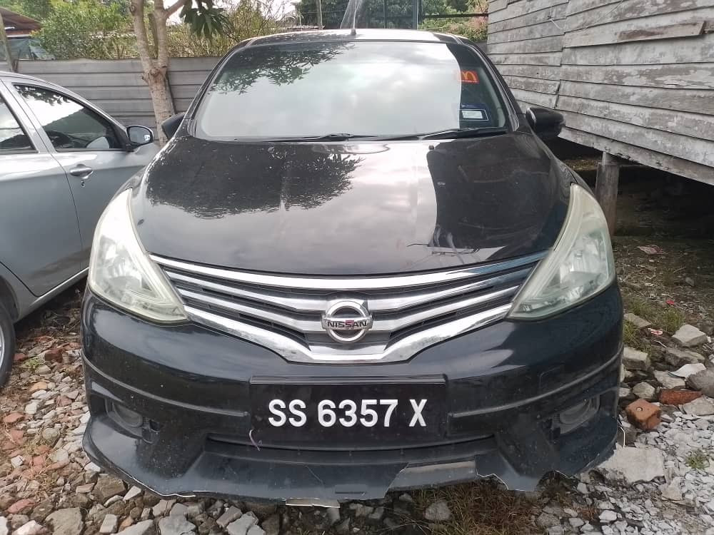 NISSAN GRAND LIVINA 1.6 AT