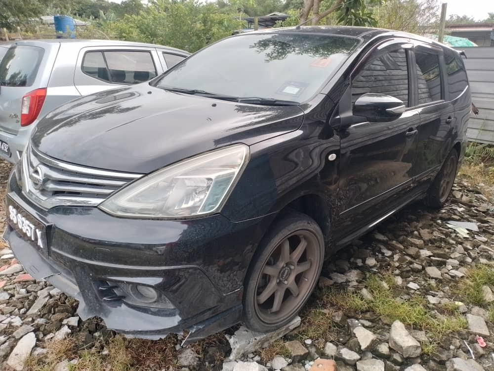 NISSAN GRAND LIVINA 1.6 AT