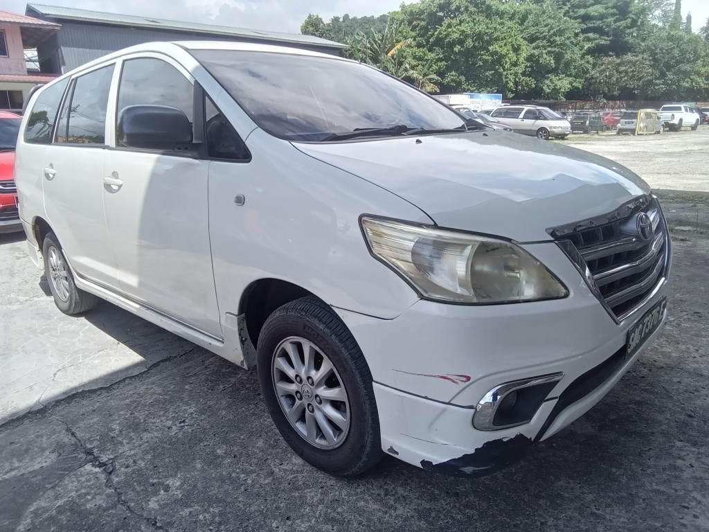 TOYOTA INNOVA 2.0