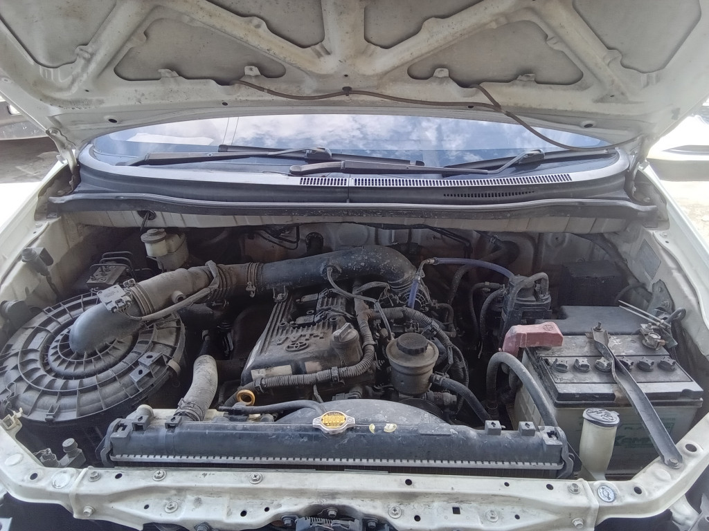 TOYOTA INNOVA 2.0