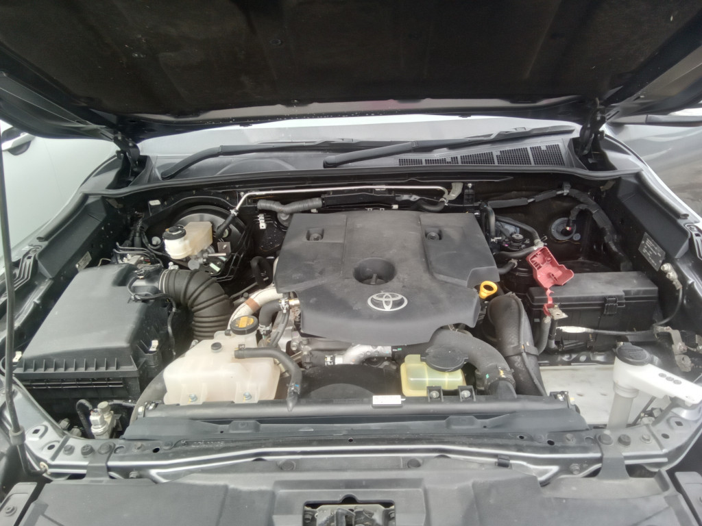 TOYOTA FORTUNER 2.4
