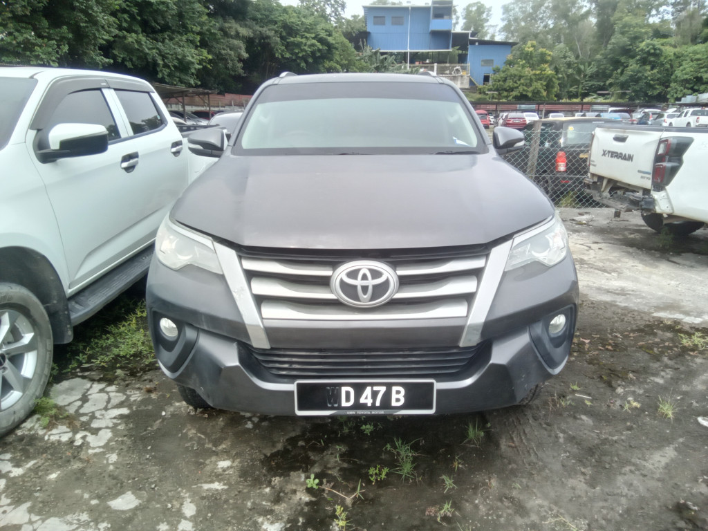 TOYOTA FORTUNER 2.4