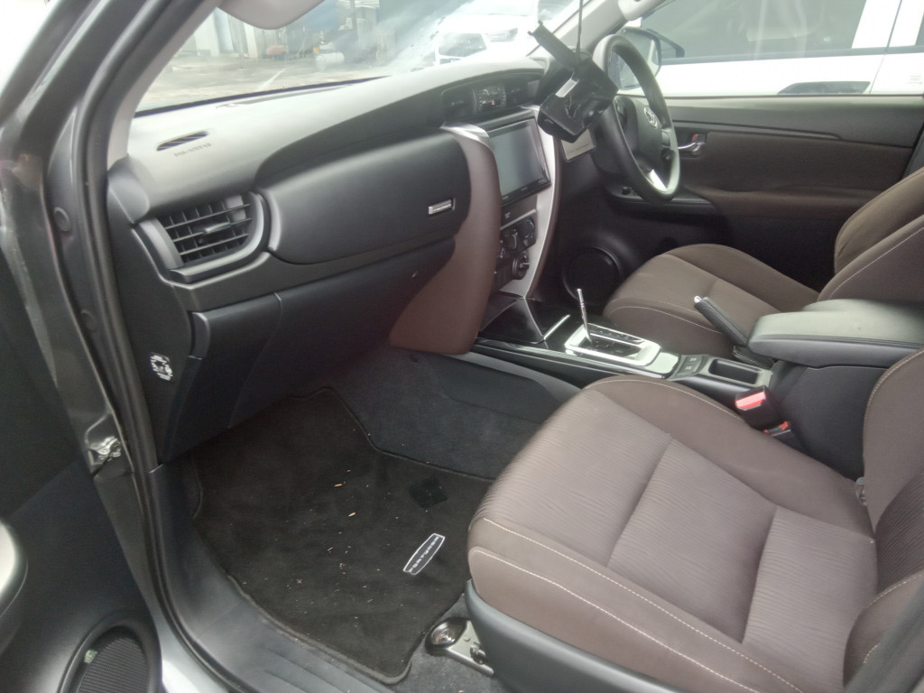 TOYOTA FORTUNER 2.4