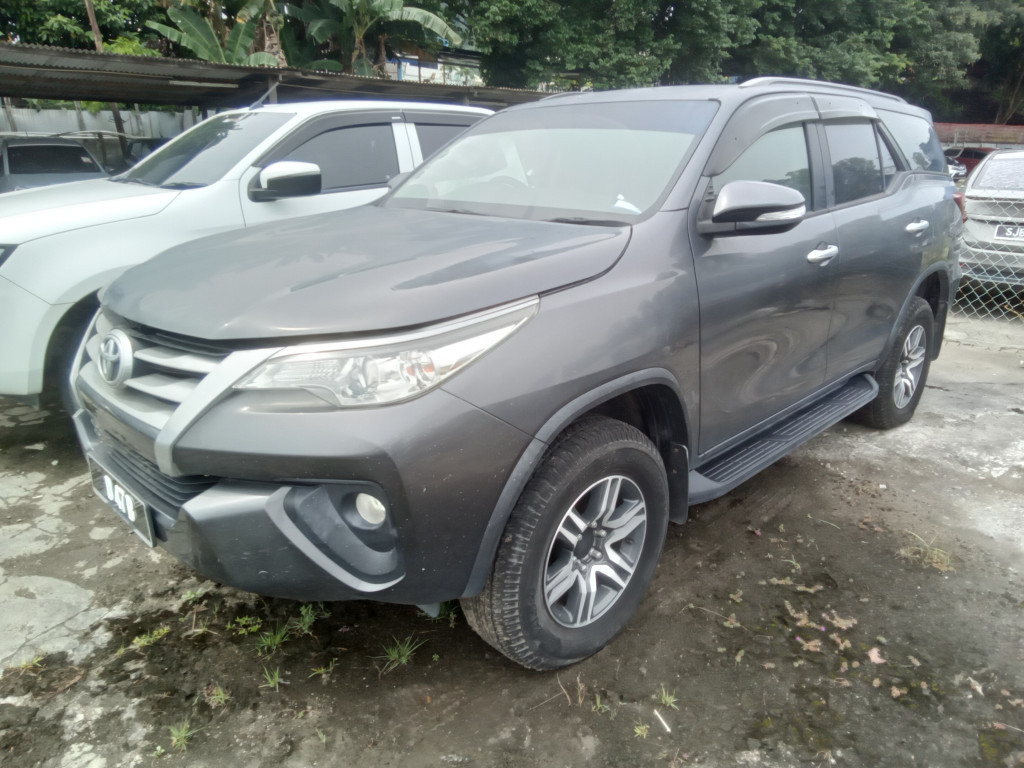 TOYOTA FORTUNER 2.4