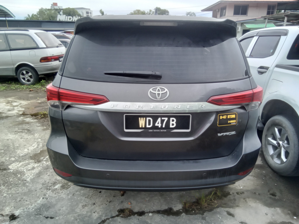 TOYOTA FORTUNER 2.4