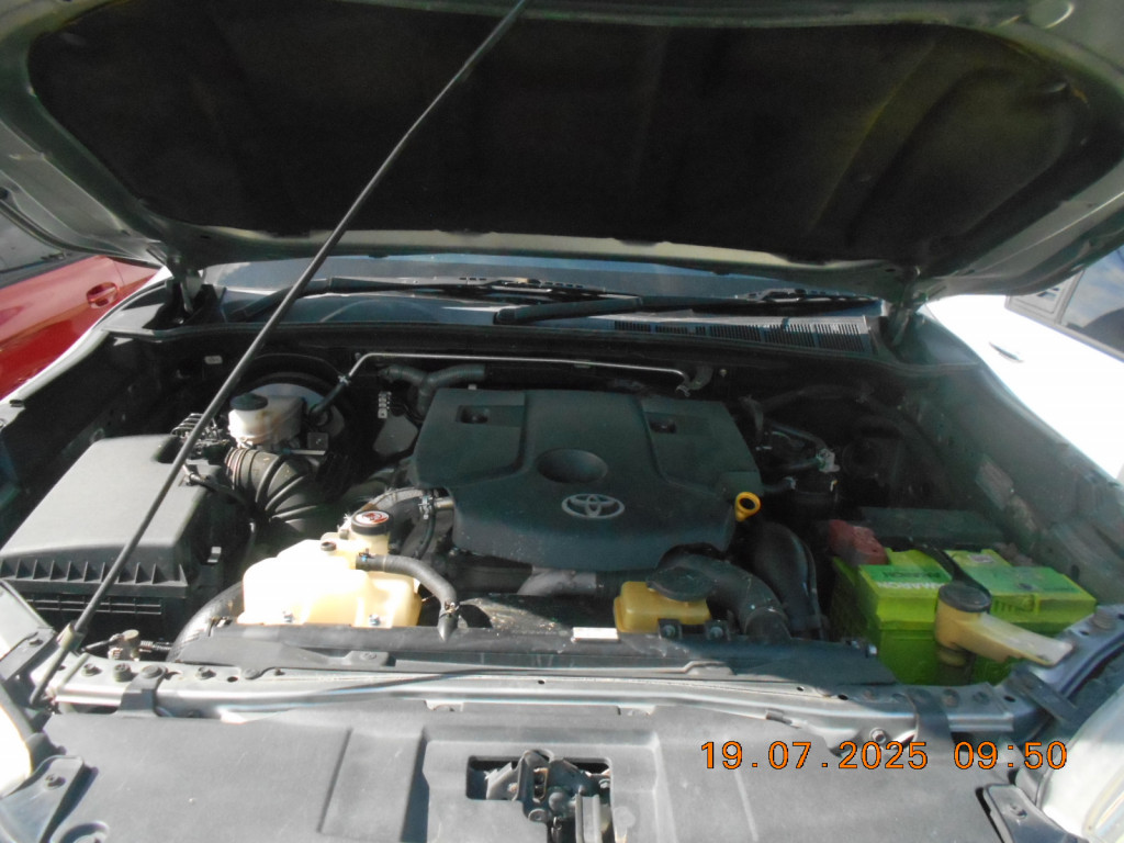 TOYOTA HILUX D/C 2.8G AT