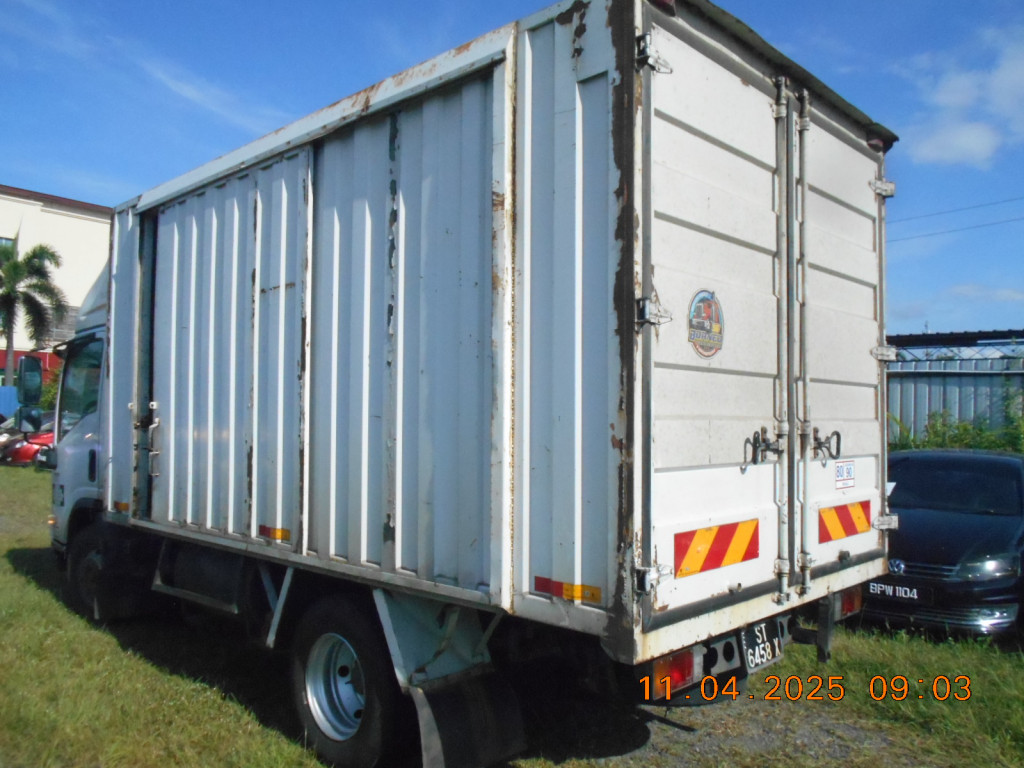 ISUZU NPR71 UHH LORI RIGID - LUTON