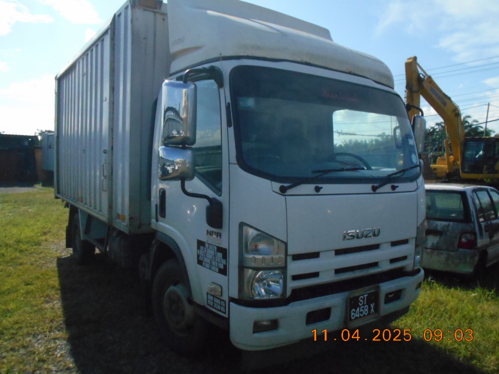 ISUZU NPR71 UHH LORI RIGID - LUTON