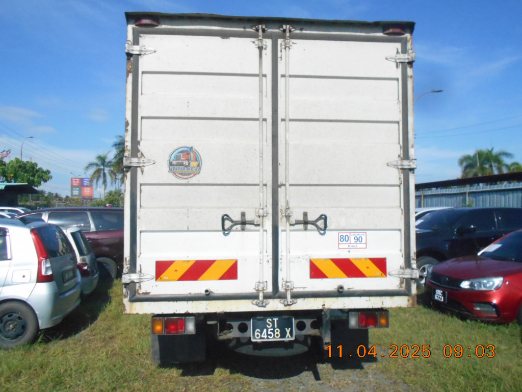 ISUZU NPR71 UHH LORI RIGID - LUTON