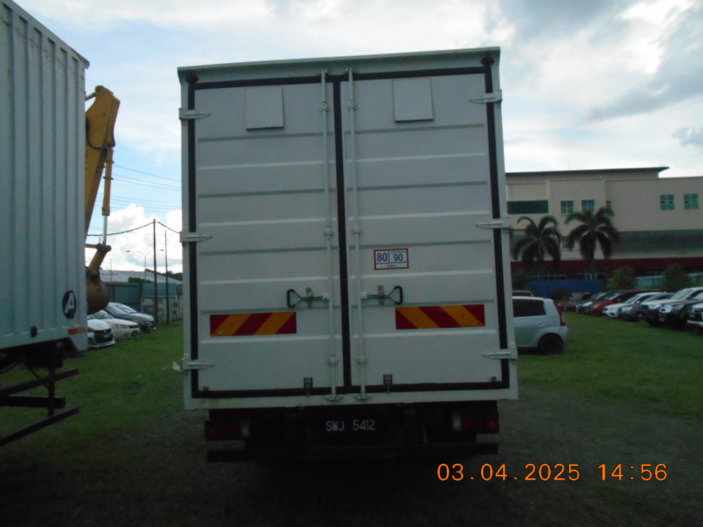 ISUZU NPR81 UKH STEEL BOX