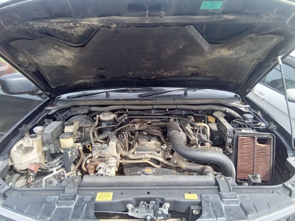 NISSAN NAVARA 2.5L 4X4 (M)