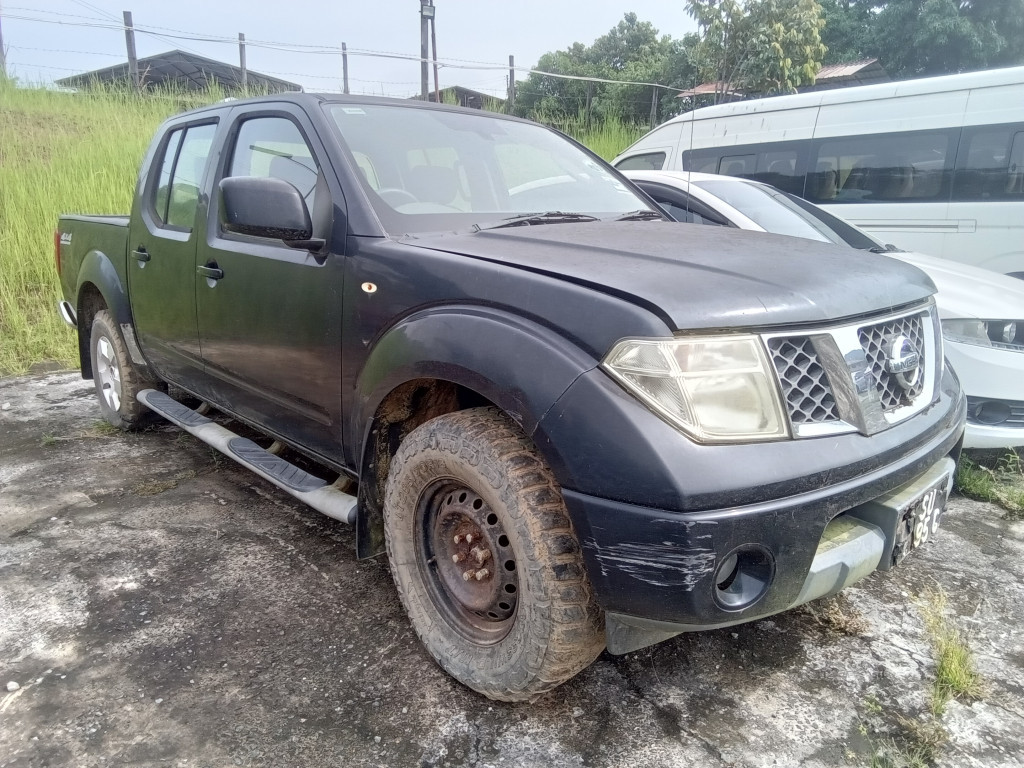 NISSAN NAVARA 2.5L 4X4 (M)