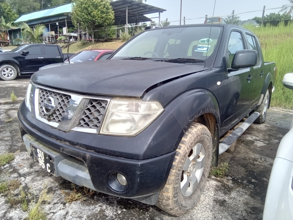 NISSAN NAVARA 2.5L 4X4 (M)