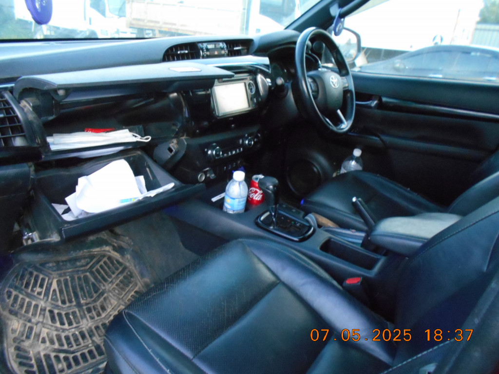 TOYOTA HILUX D/CAB 2.8 L-EDITION AT 4X4