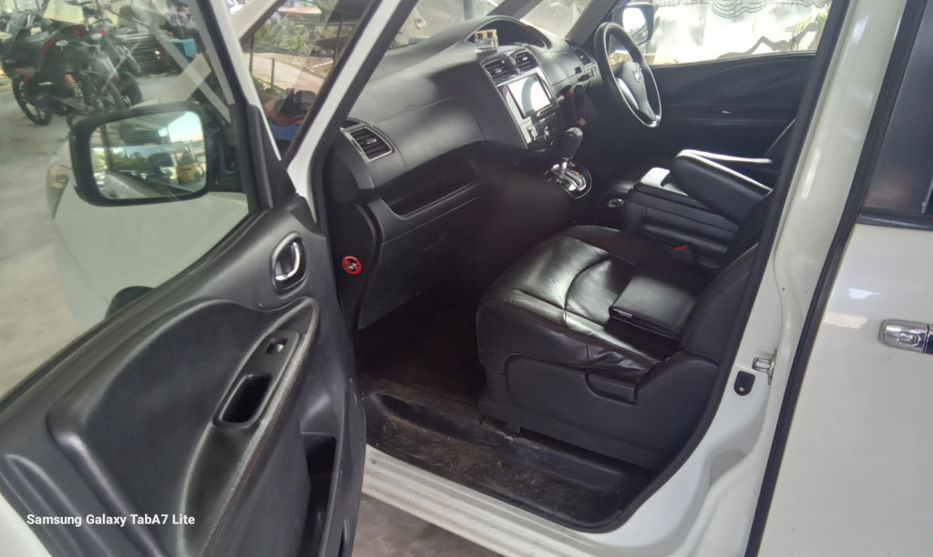 NISSAN SERENA 2.0