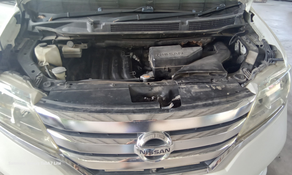 NISSAN SERENA 2.0