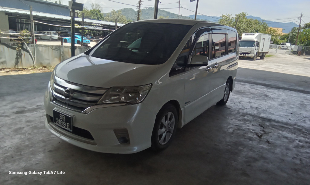 NISSAN SERENA 2.0