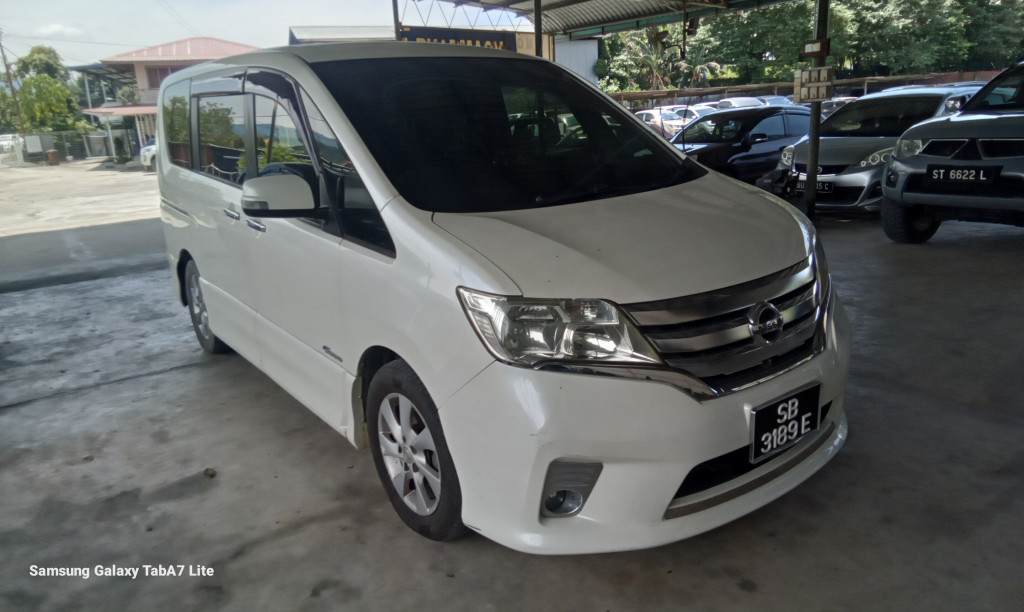 NISSAN SERENA 2.0