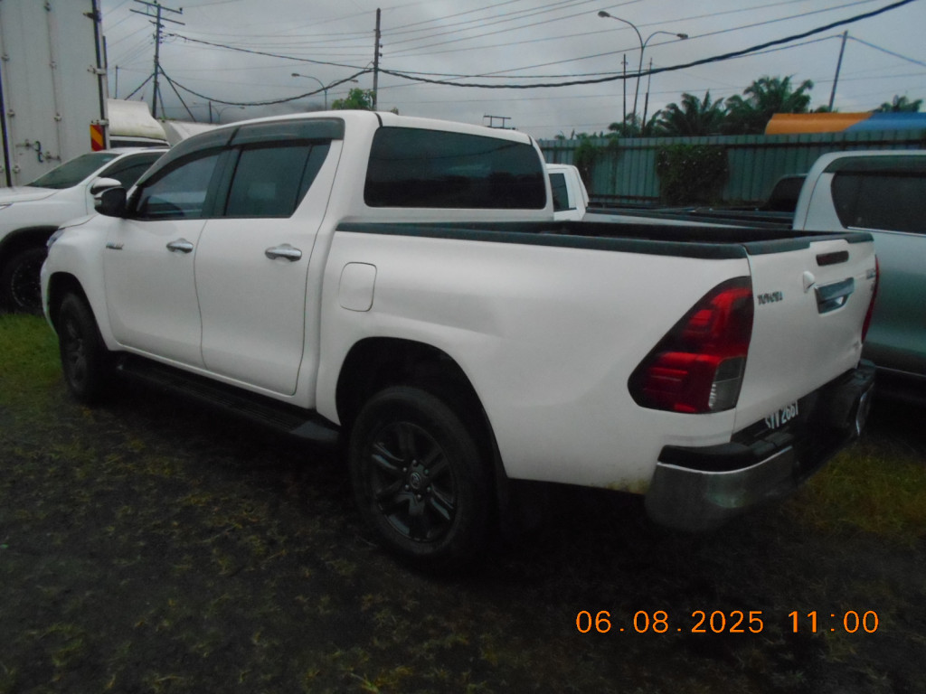 TOYOTA HILUX D/C 2.4G MT 4X4