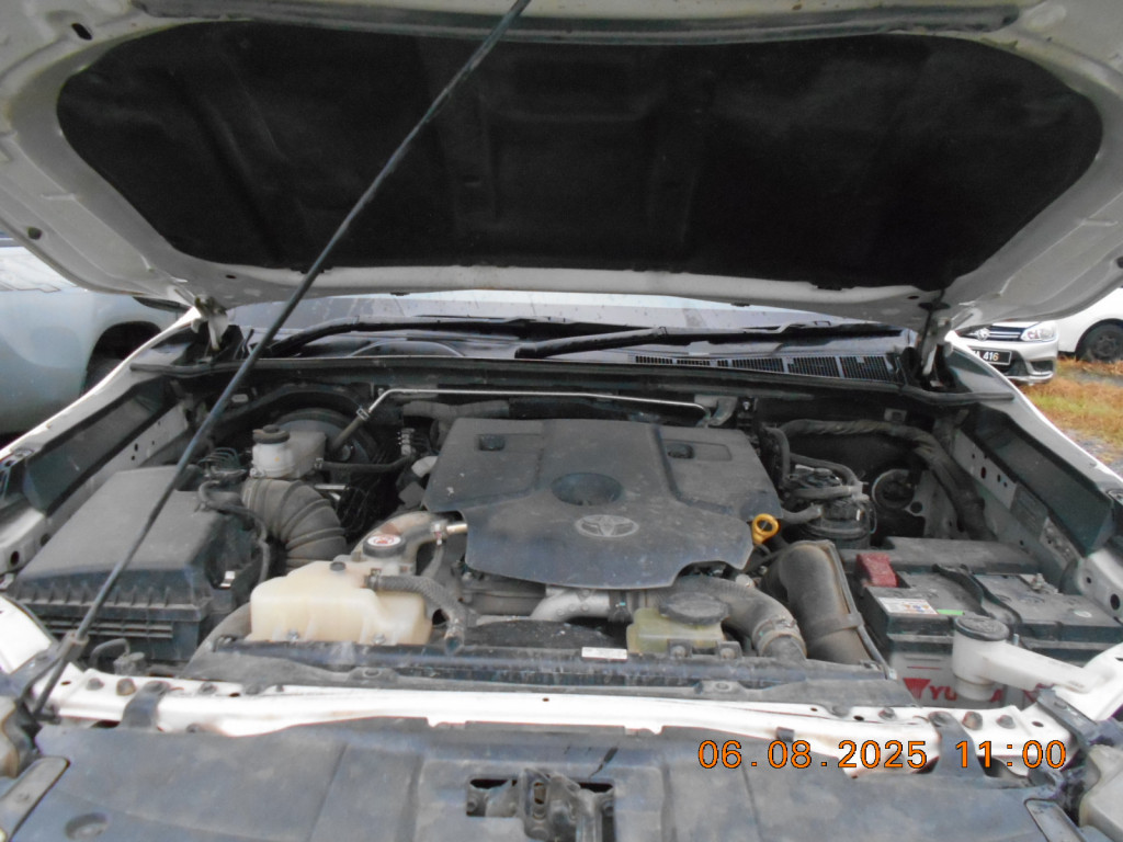 TOYOTA HILUX D/C 2.4G MT 4X4