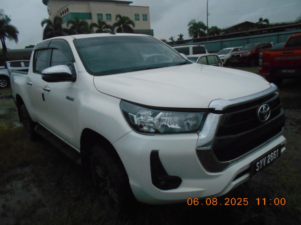 TOYOTA HILUX D/C 2.4G MT 4X4
