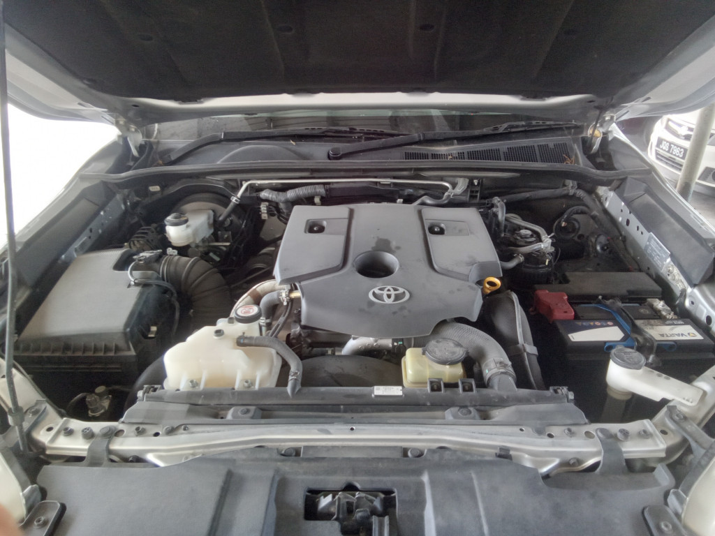 TOYOTA HILUX D/CAB 2.4 L-EDITION AT 4X4