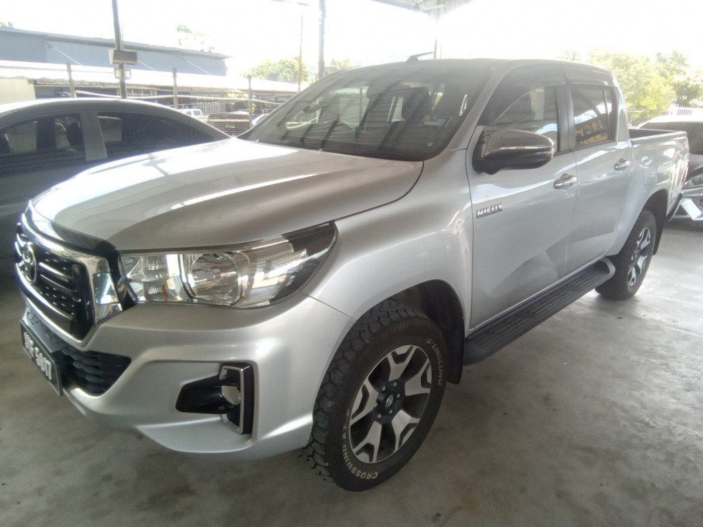 TOYOTA HILUX D/CAB 2.4 L-EDITION AT 4X4