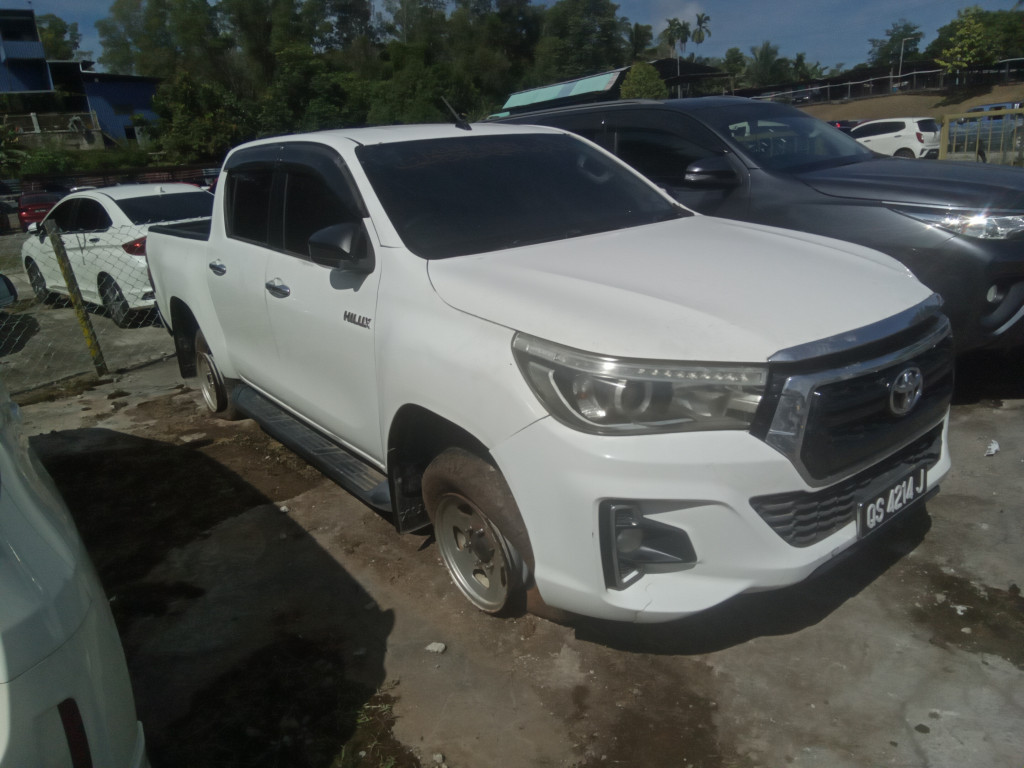 TOYOTA HILUX D/CAB 2.4G MT 4X4