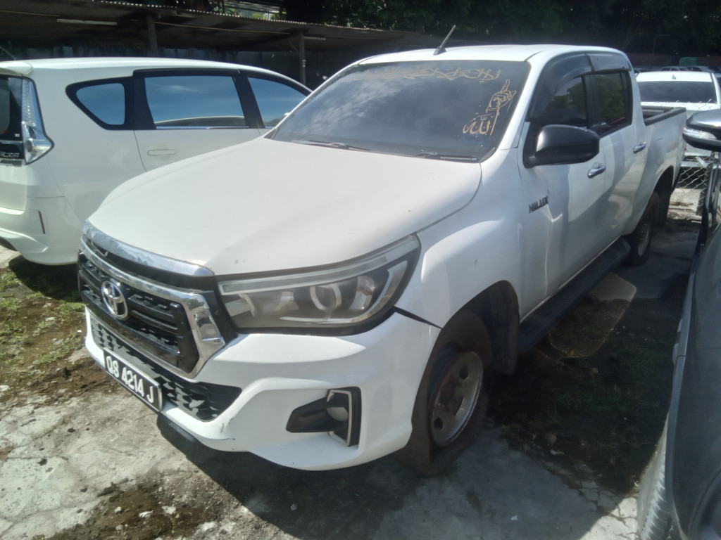 TOYOTA HILUX D/CAB 2.4G MT 4X4