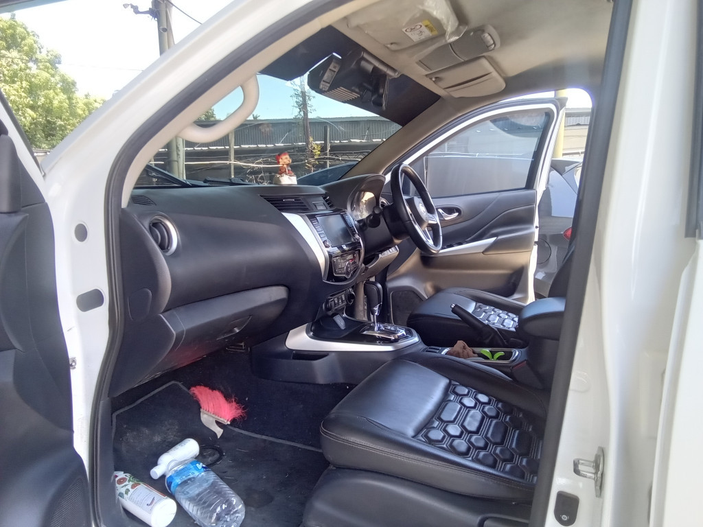 NISSAN NAVARA 2.5