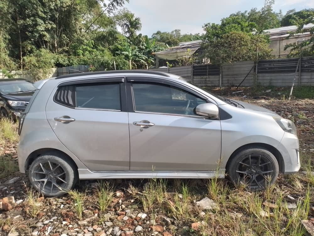 PERODUA AXIA - 1000 SE (AUTO)
