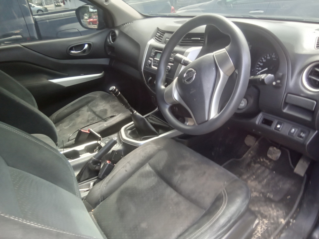 NISSAN NAVARA 2.5