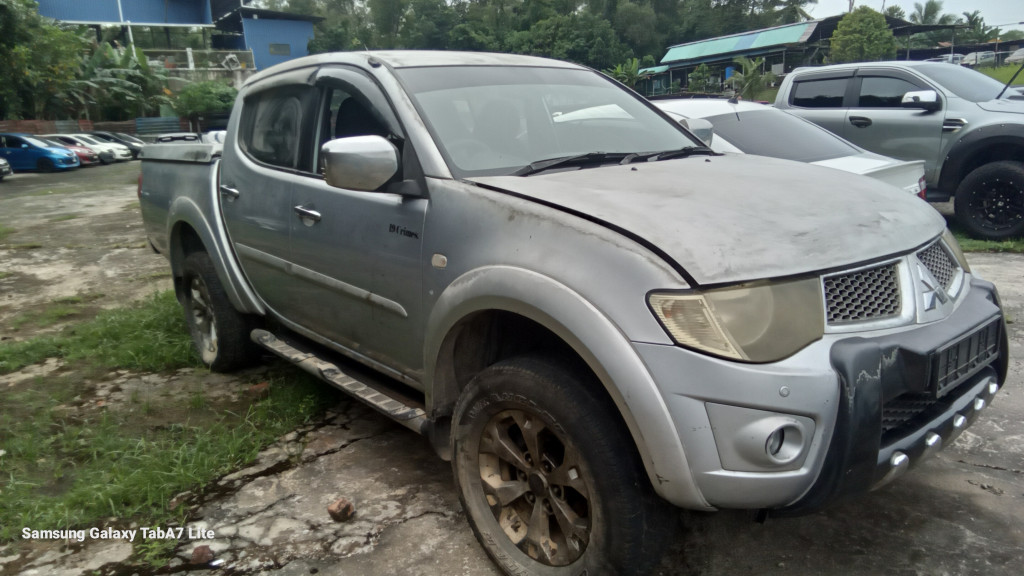 MITSUBISHI TRITON L200 2.5