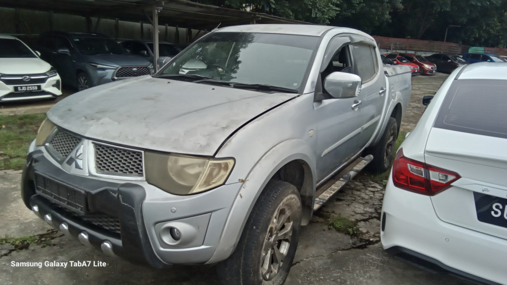 MITSUBISHI TRITON L200 2.5