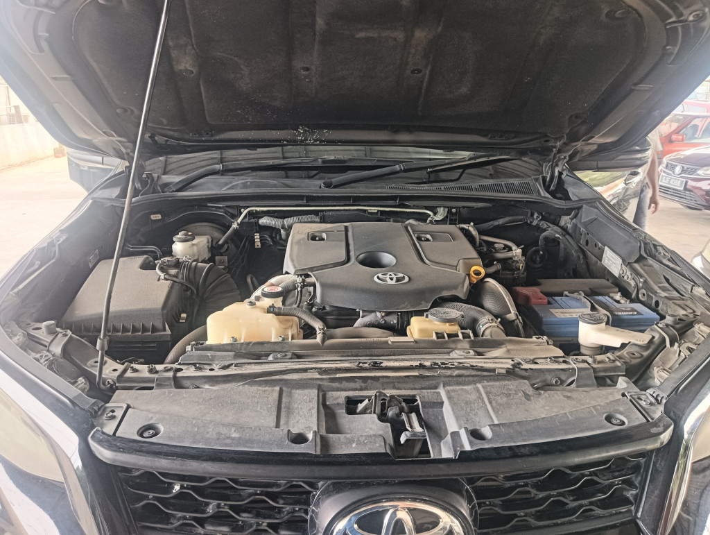 TOYOTA FORTUNER 2.4